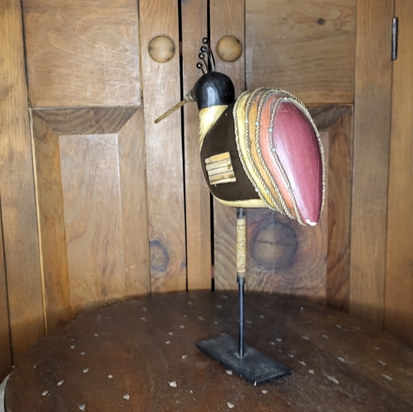 Elegant Black and Gold Bird Sculpture - Picture 11 of 13